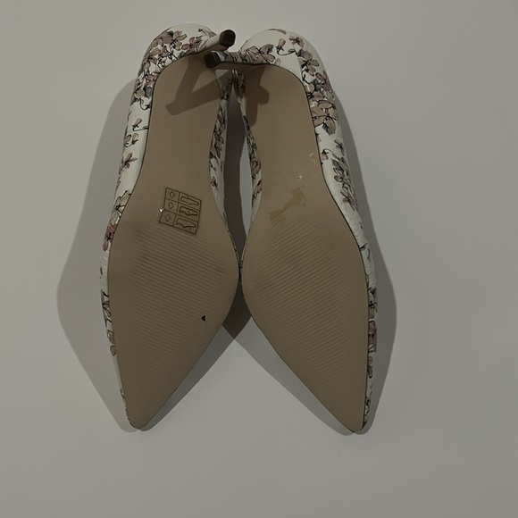 Call it Spring Women’s Dusty Rose Floral on white snake skin pattern. Size 8 new - Picture 6 of 6